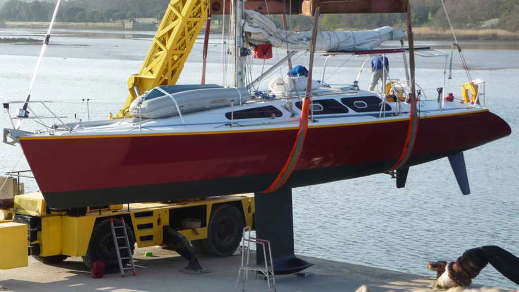 Lifting torpedo keel and double rudder